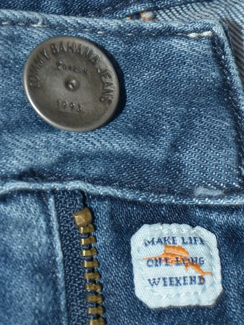 Tommy Bahama Authentic Fit Denim Stretch Jeans -- Medium Wash -- Tag 38x32 - Picture 3 of 6